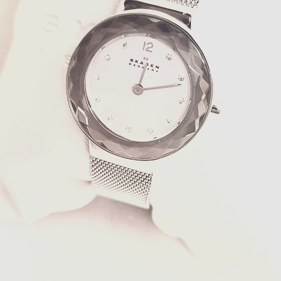 LIKE NEW SKAGEN WOMEN'S "LENORA" WATCH, w/ SWAROVSKI CRYSTALS, STYLE NO. 456SSS - Picture 8 of 11